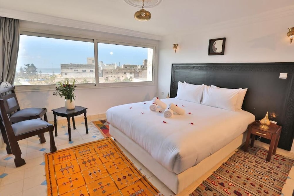 DELUXE, TRIPLE, MULTIPLE BEDS, SEA VIEW