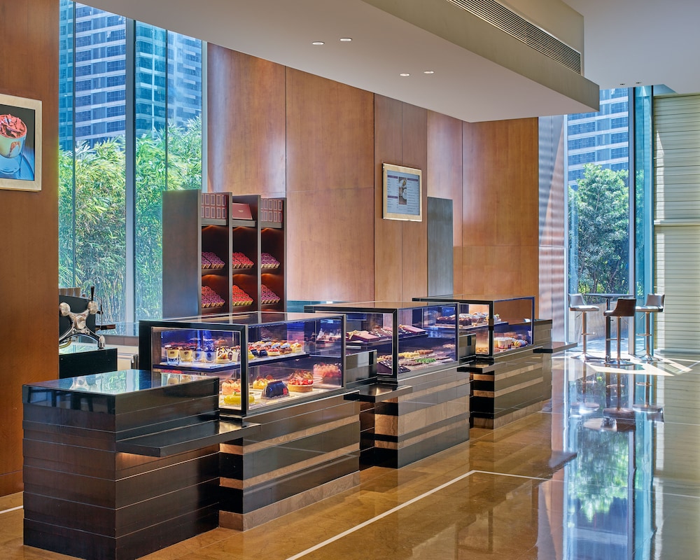 Grand Hyatt Manila 56/72