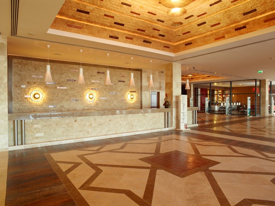 Real Marina Hotel & Spa 7/83