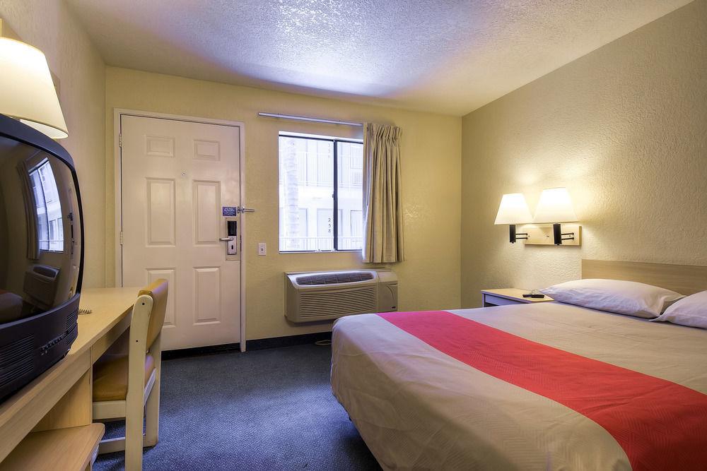 Beach Side Inn Anaheim 8/24