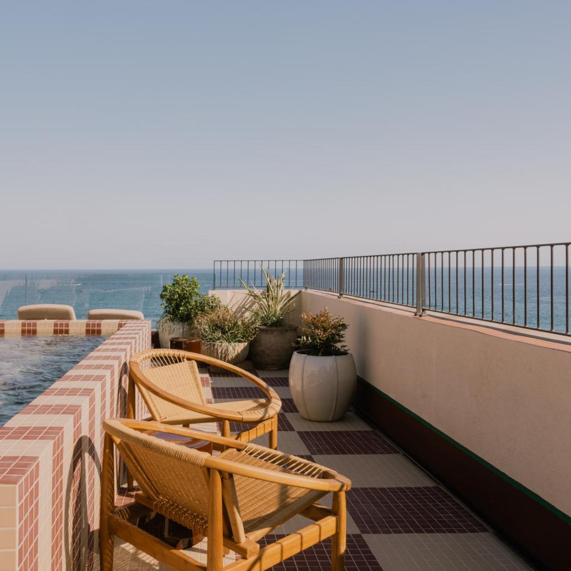 Suites by Miramar 27/50