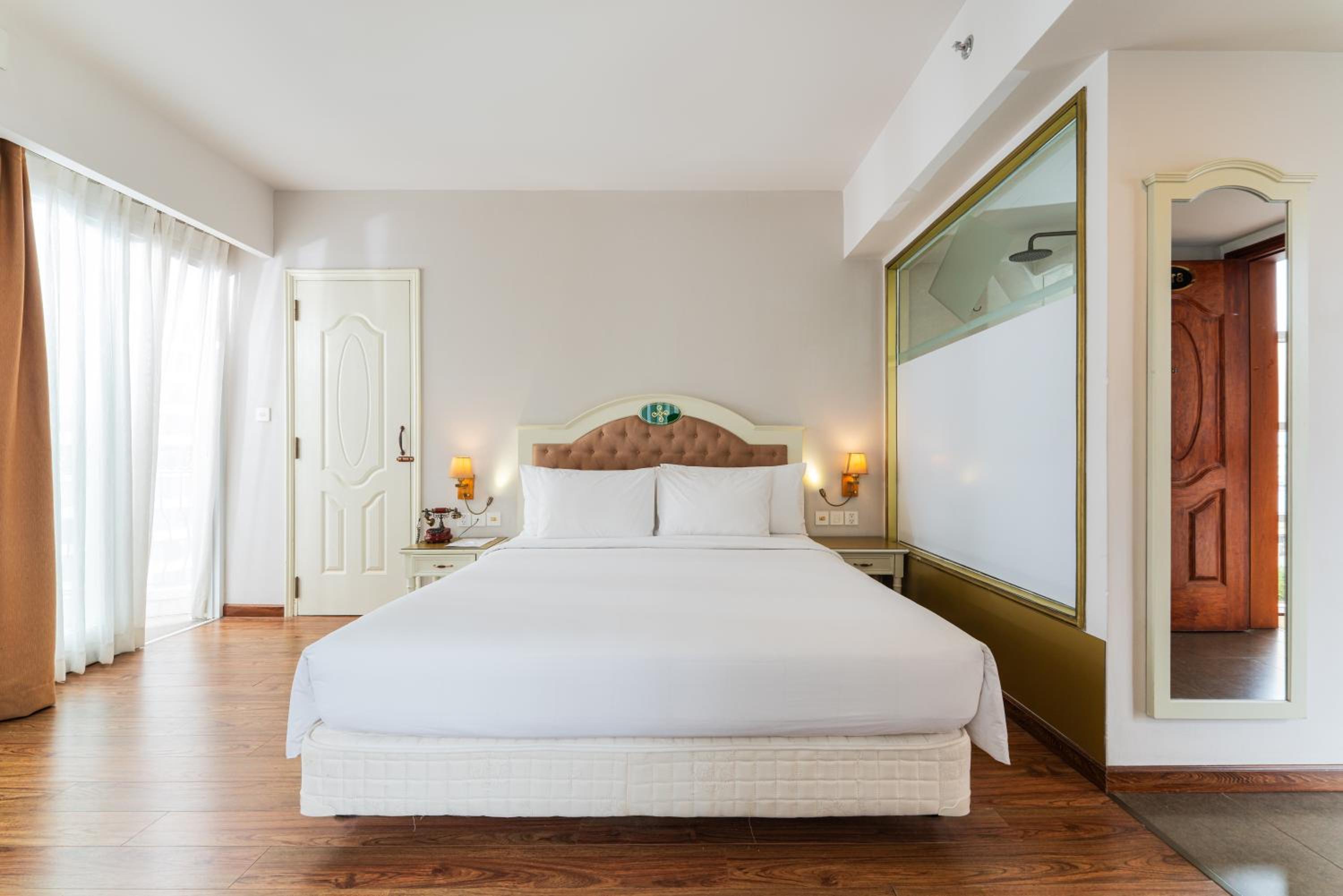 Senior, Deluxe, Double Bed
