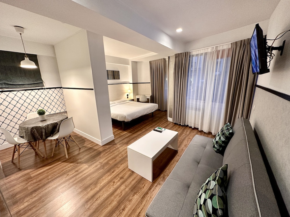 Far Home Hostel 27/71