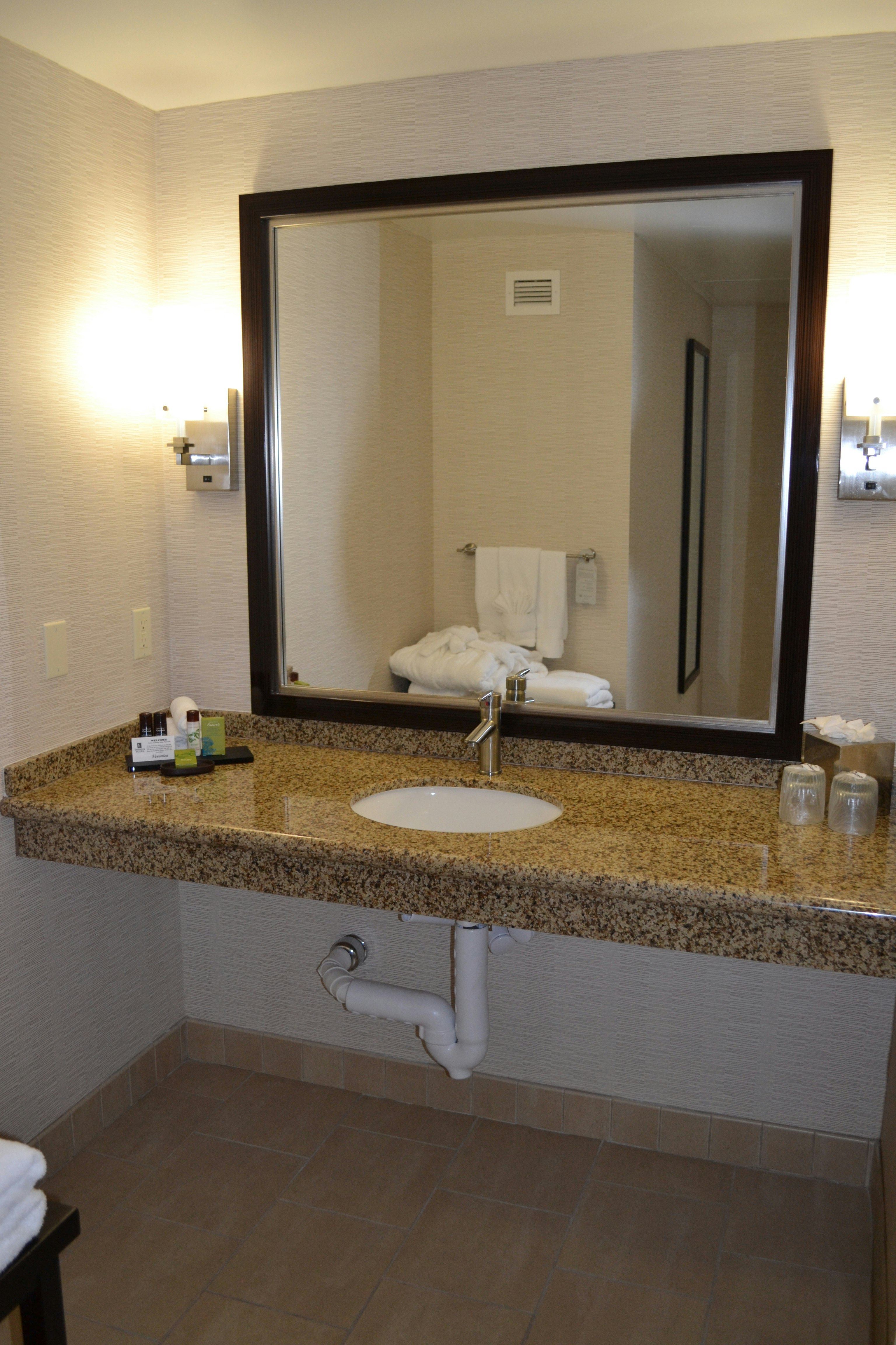 Embassy Suites Palmdale 62/63