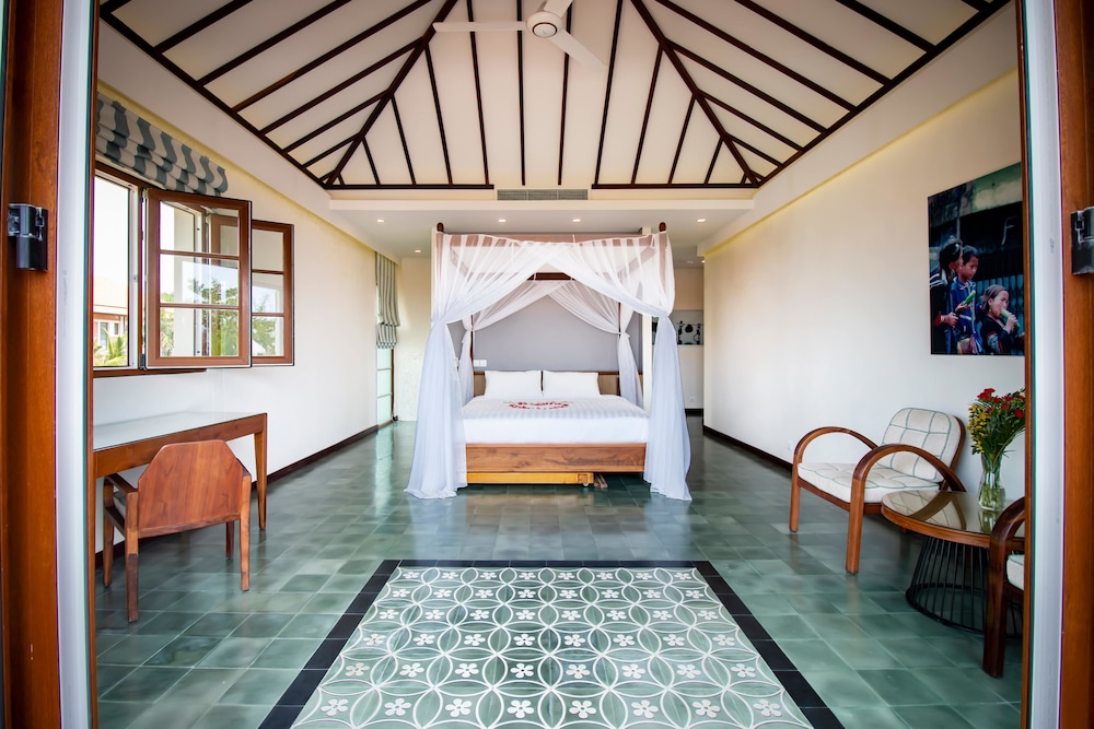 Cassia Cottage 43/55