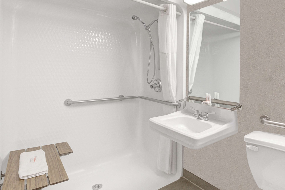 Baymont Inn & Suites by Wyndham San Marcos Outlet Malls 7/19