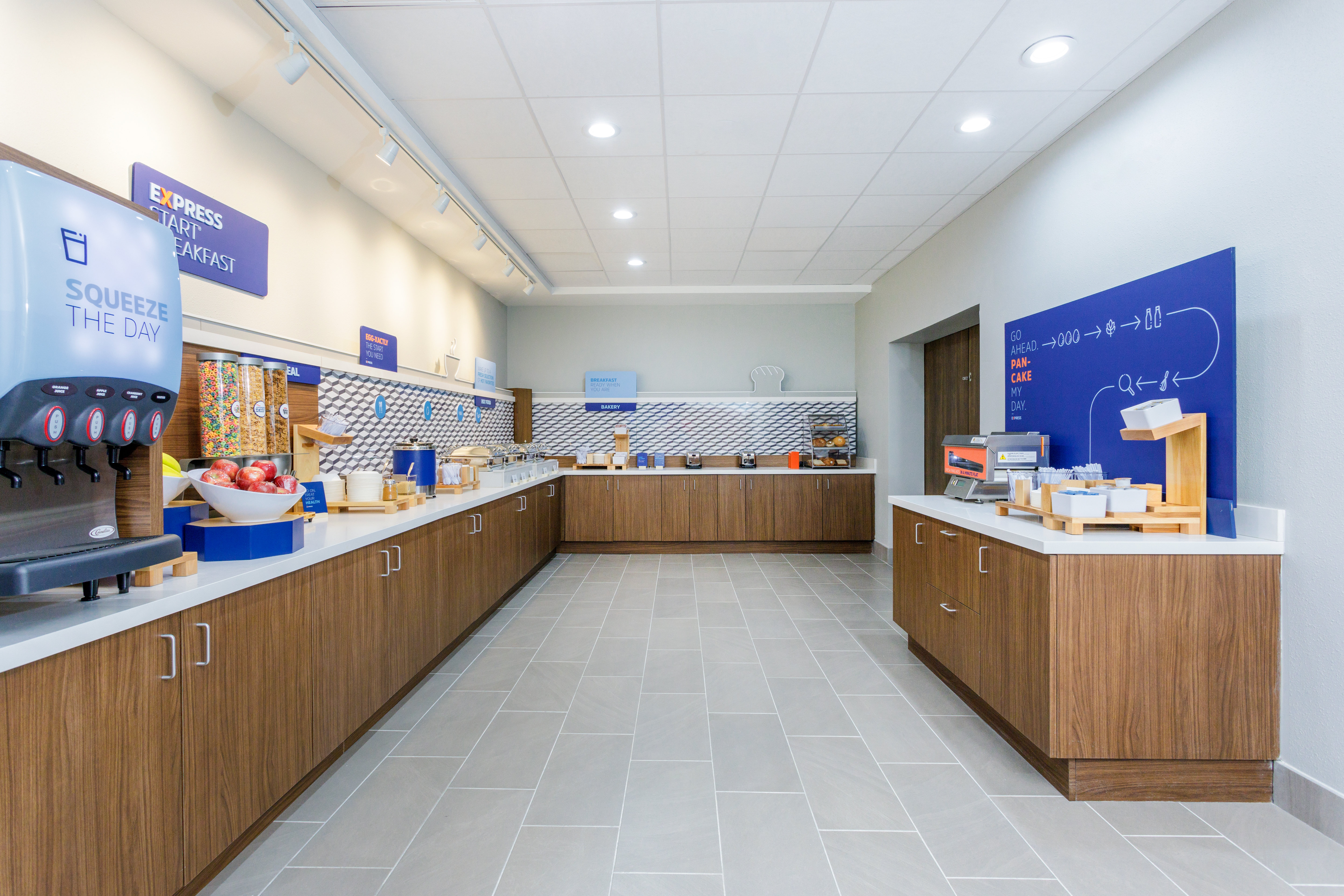 Holiday Inn Express & Suites Tampa Stadium Airport Area 6/36