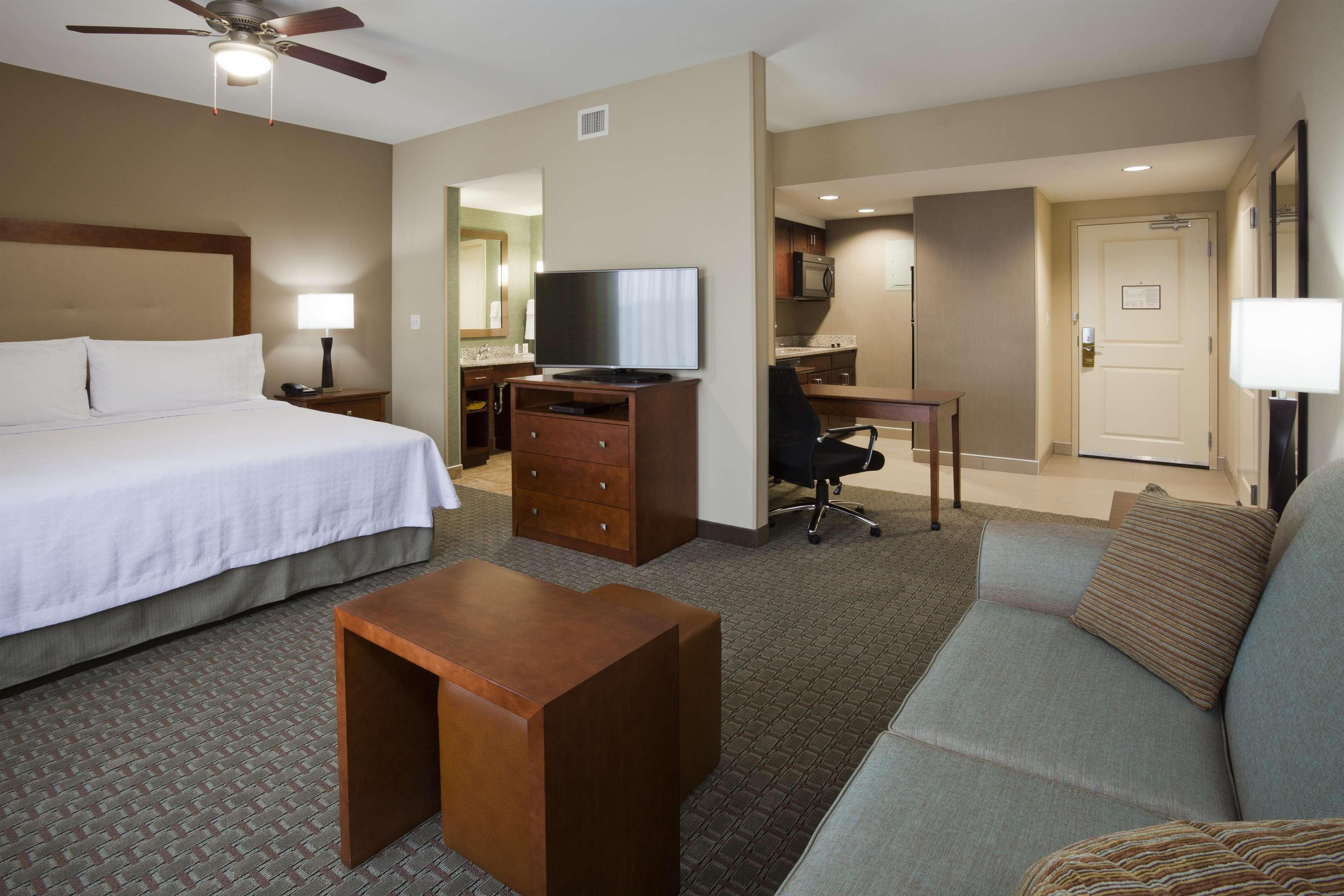 DELUXE, STUDIO, SUITE, KING BED, ACCESSIBLE