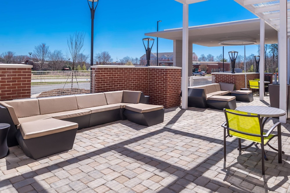 SpringHill Suites by Marriott Greensboro Airport 7/37