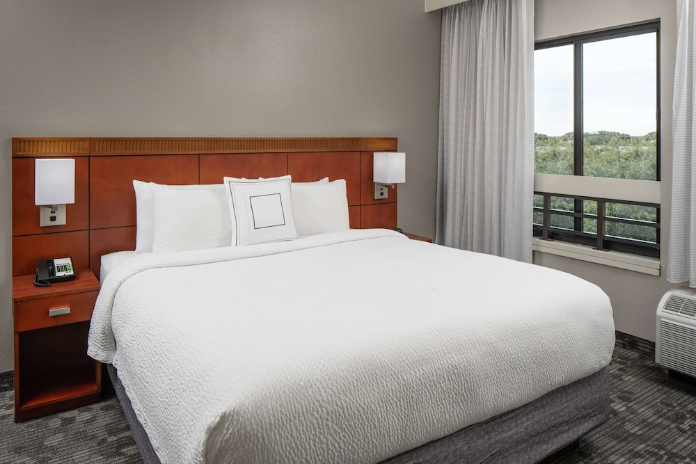 Sonesta Select Miami Lakes 10/42
