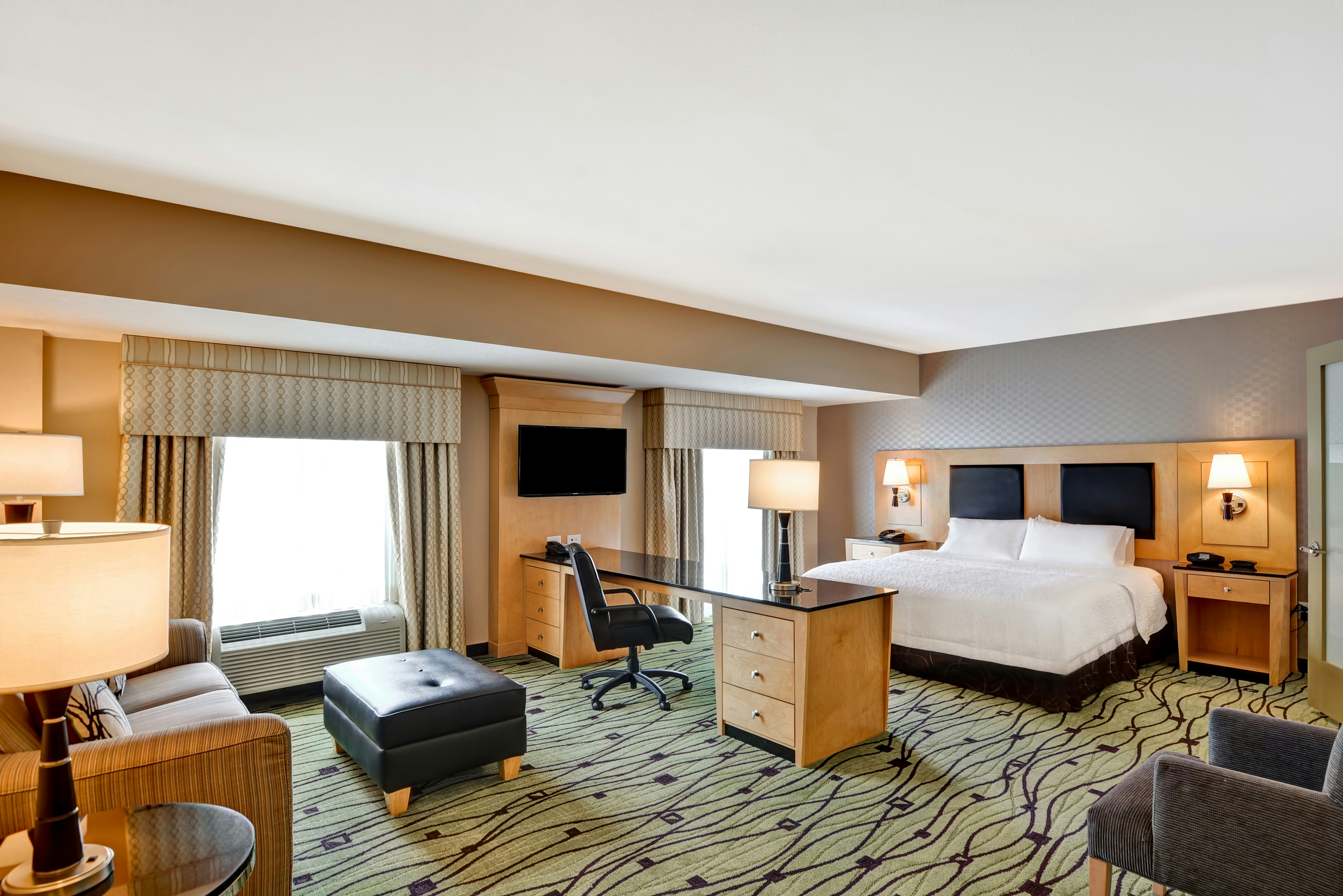 STUDIO, SUITE, KING BED