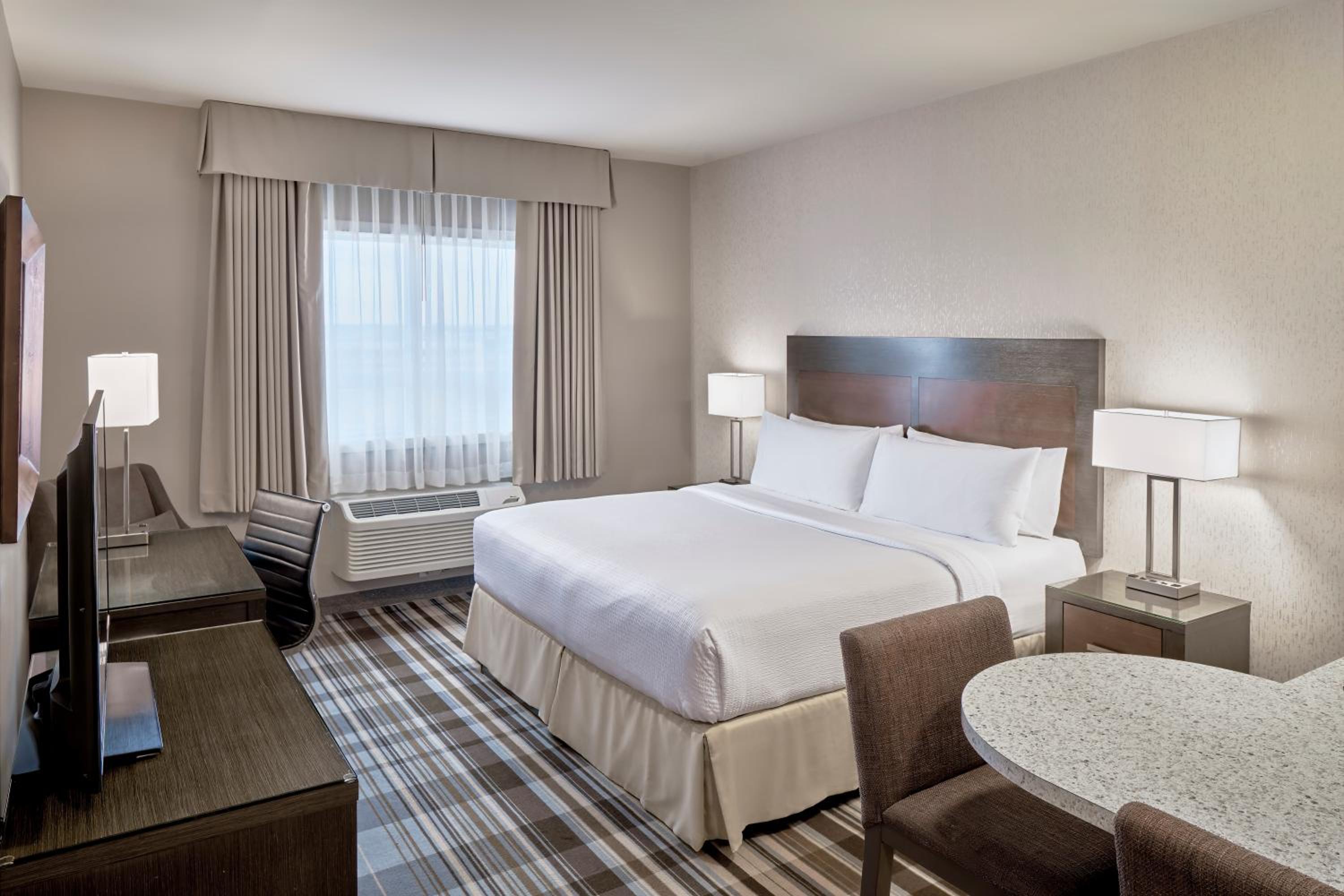 Suite, King Bed, Kitchenette