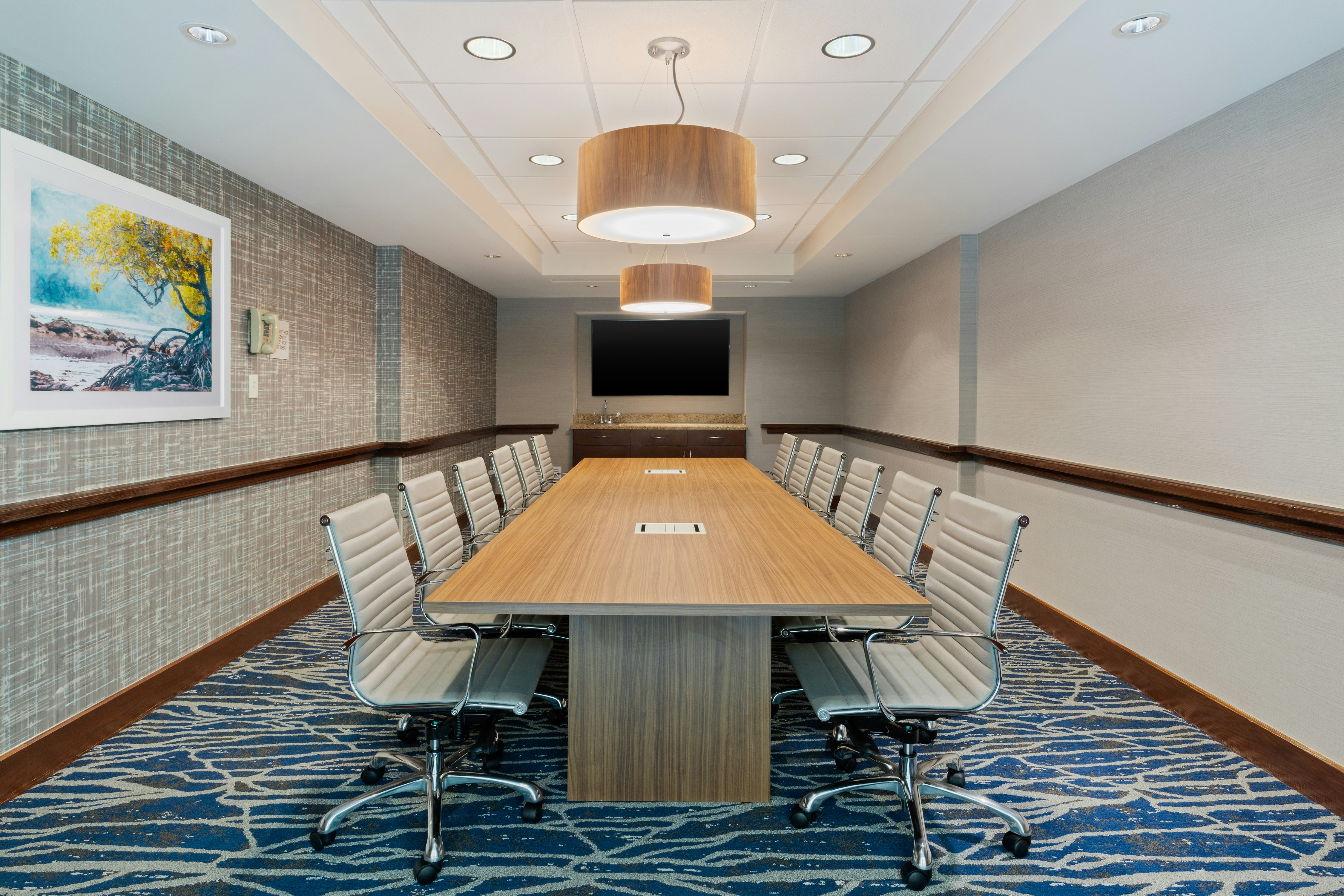 Embassy Suites By Hilton Tampa Usf Near Busch Gardens 17/23