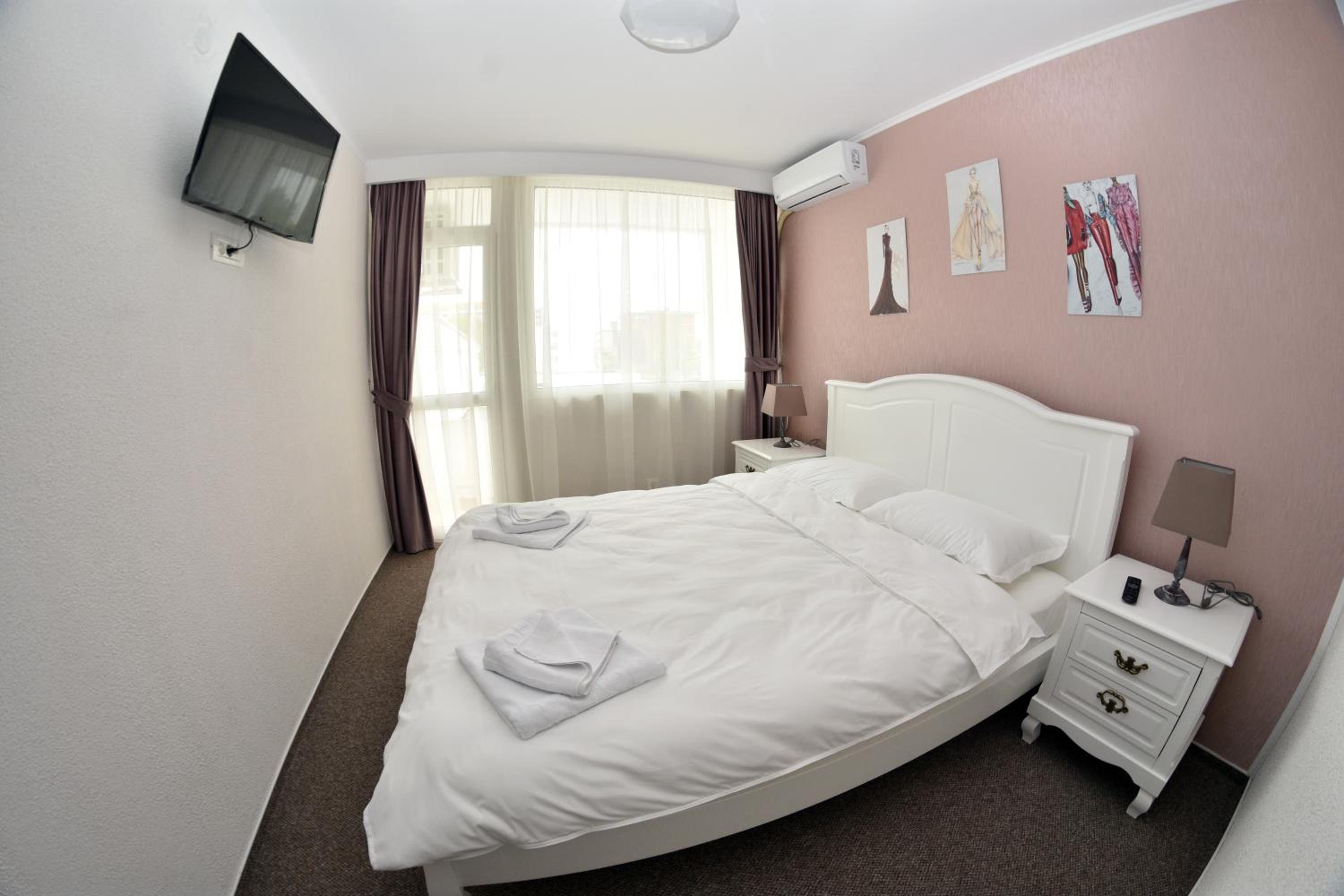 Victoria Hotel 9/48