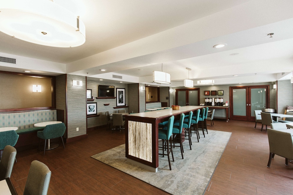 Hampton Inn Bismarck 57/78