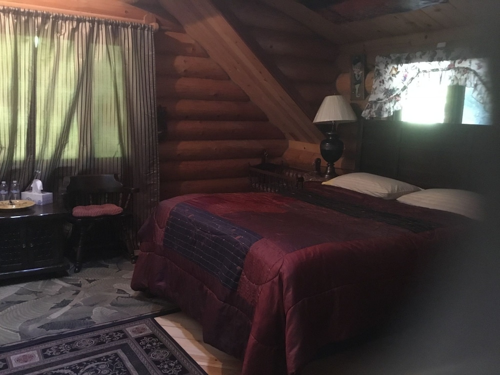 Redwood Log Cabin 4/12