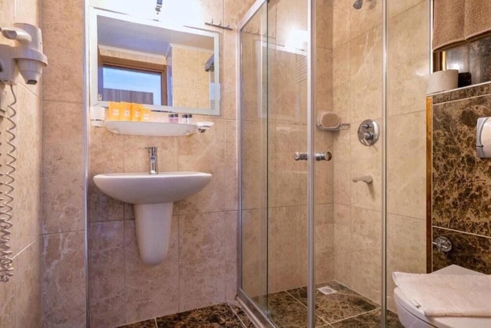 Qualia Park Hotel 48/50