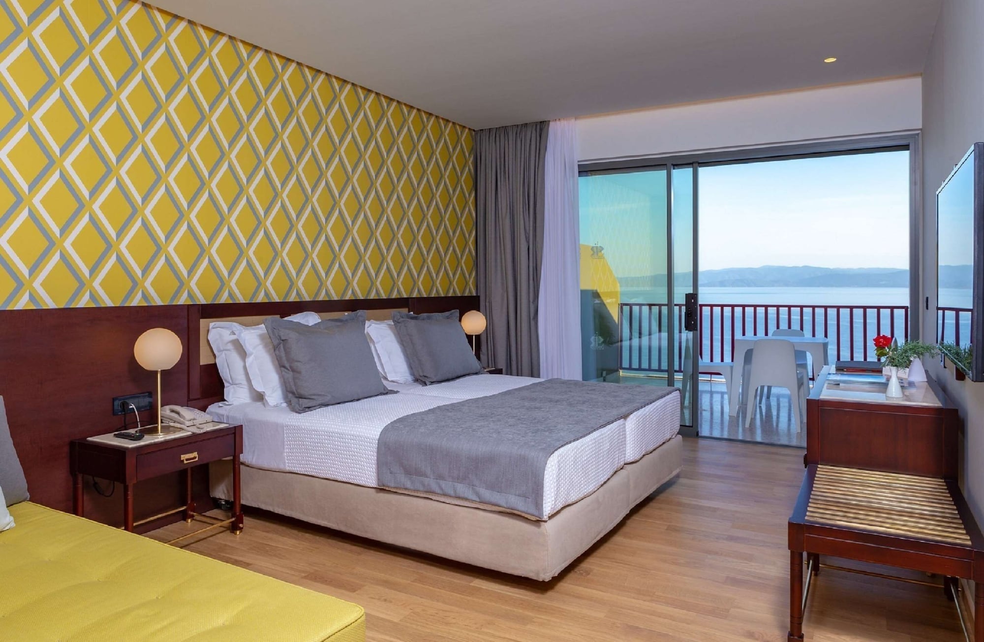 Plus, Executive, Sea View