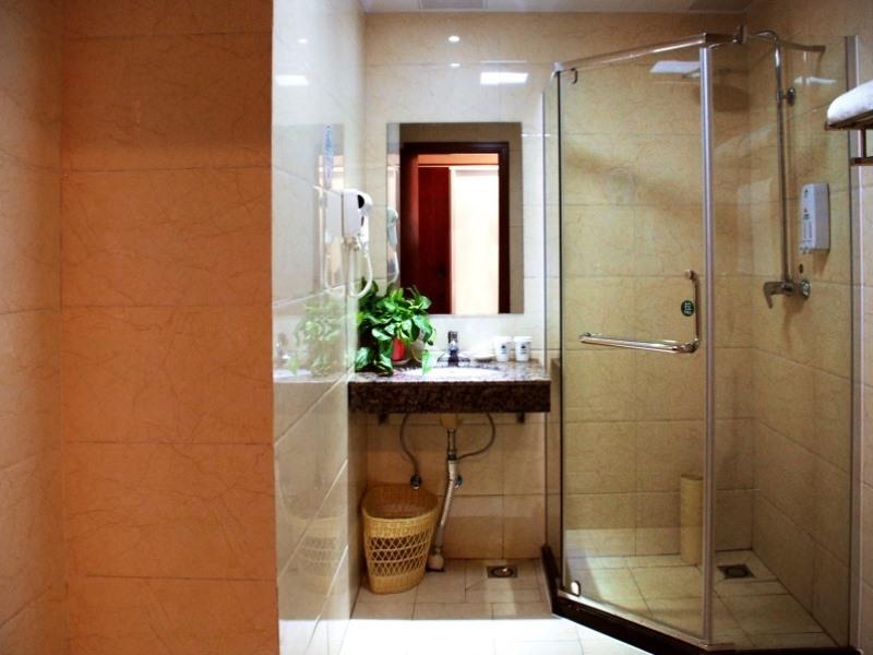 GreenTree Inn ShanDong WeiFang LinQu ZhanQian Road LuChuan Business Hotel 42/43
