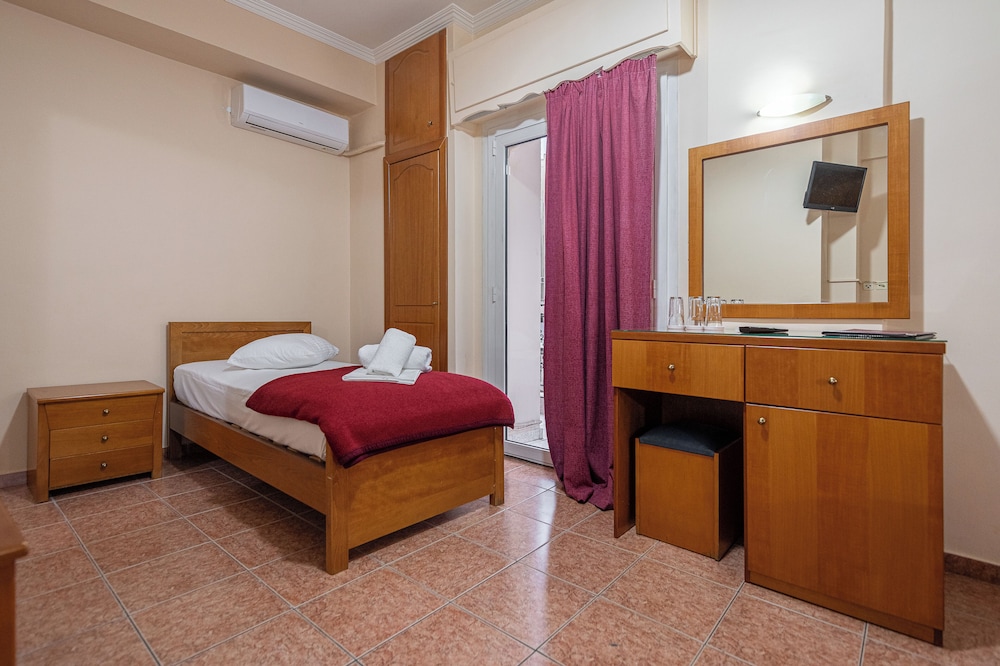 Faros 2 Hotel 20/36
