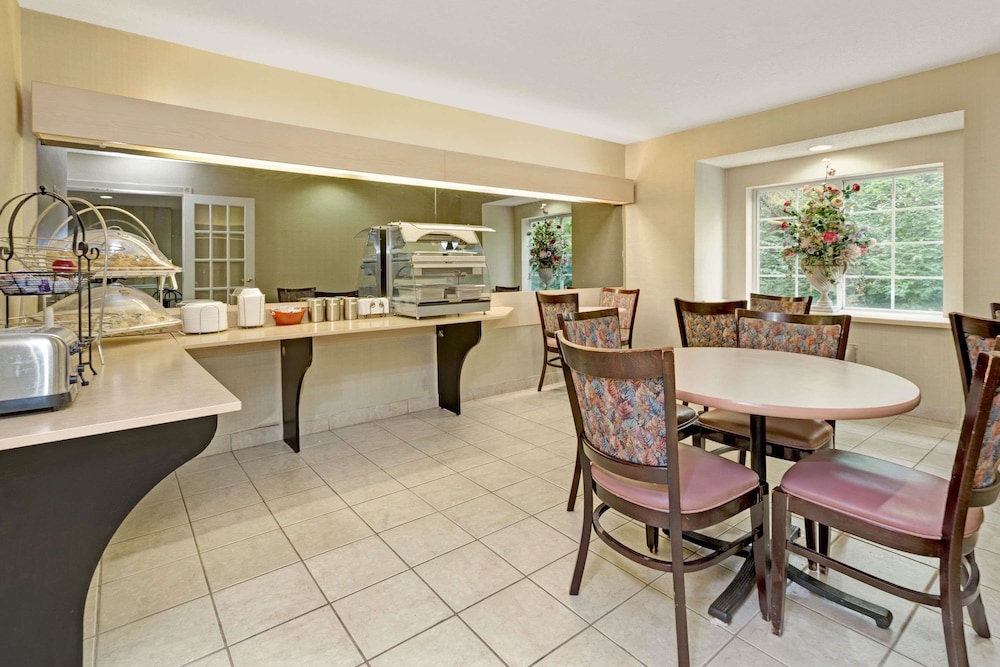 Microtel Inn Suites By Wyndham Florence Cincinnati Airport 26/41