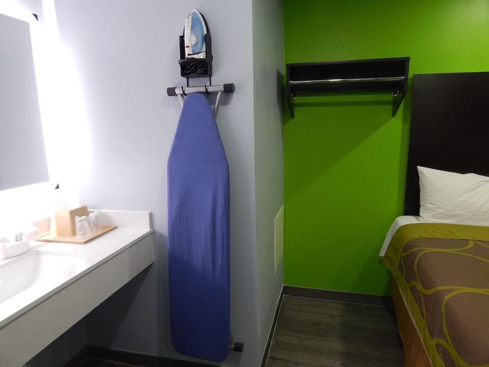 Executive Inn 35/38