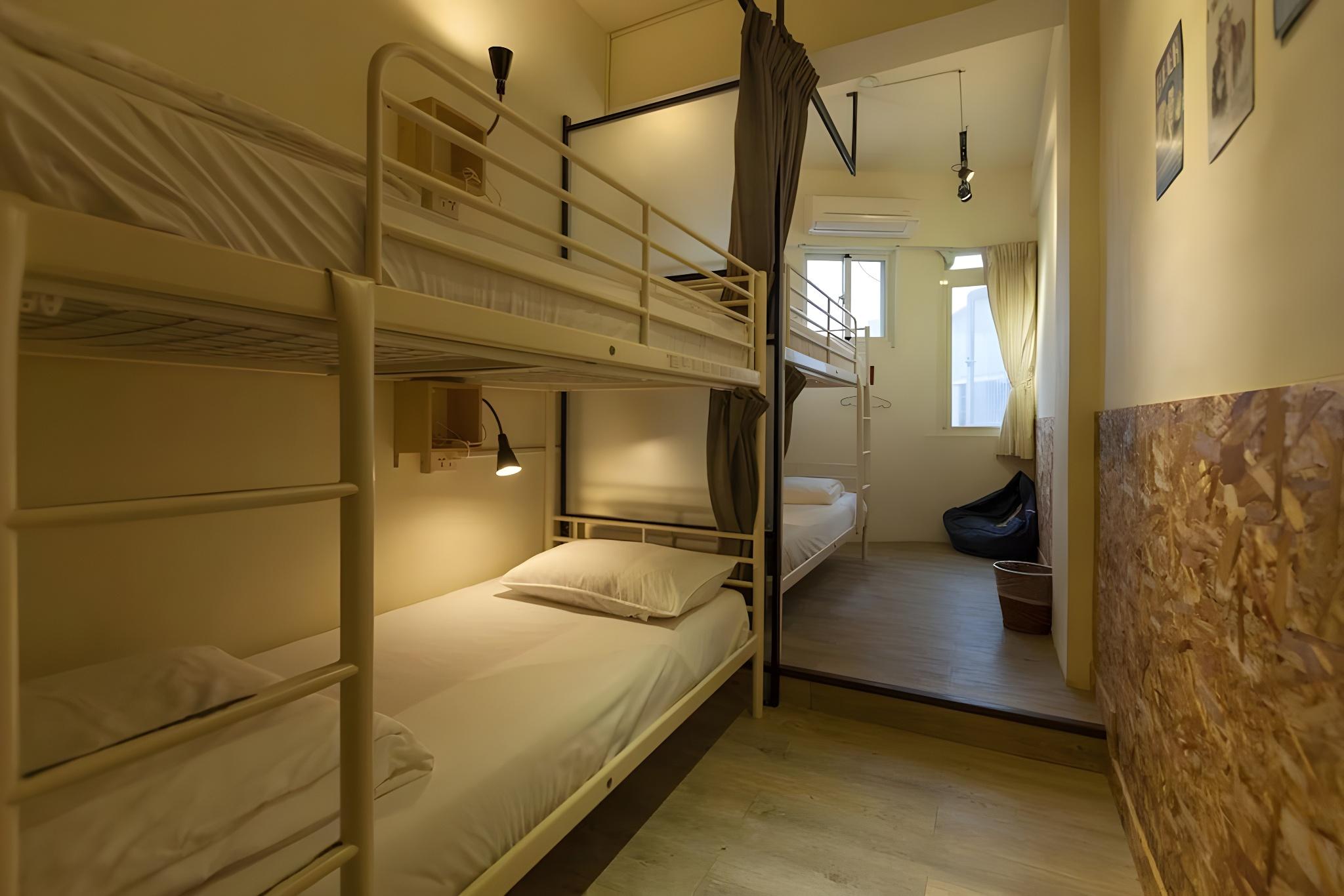 Room, Quadruple