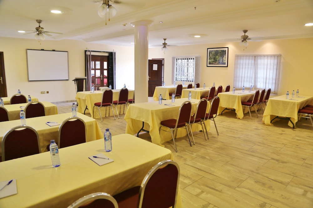 Eden Vale Hotel 40/50