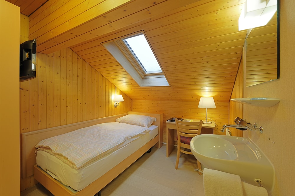 Rossli Hotel 24/64