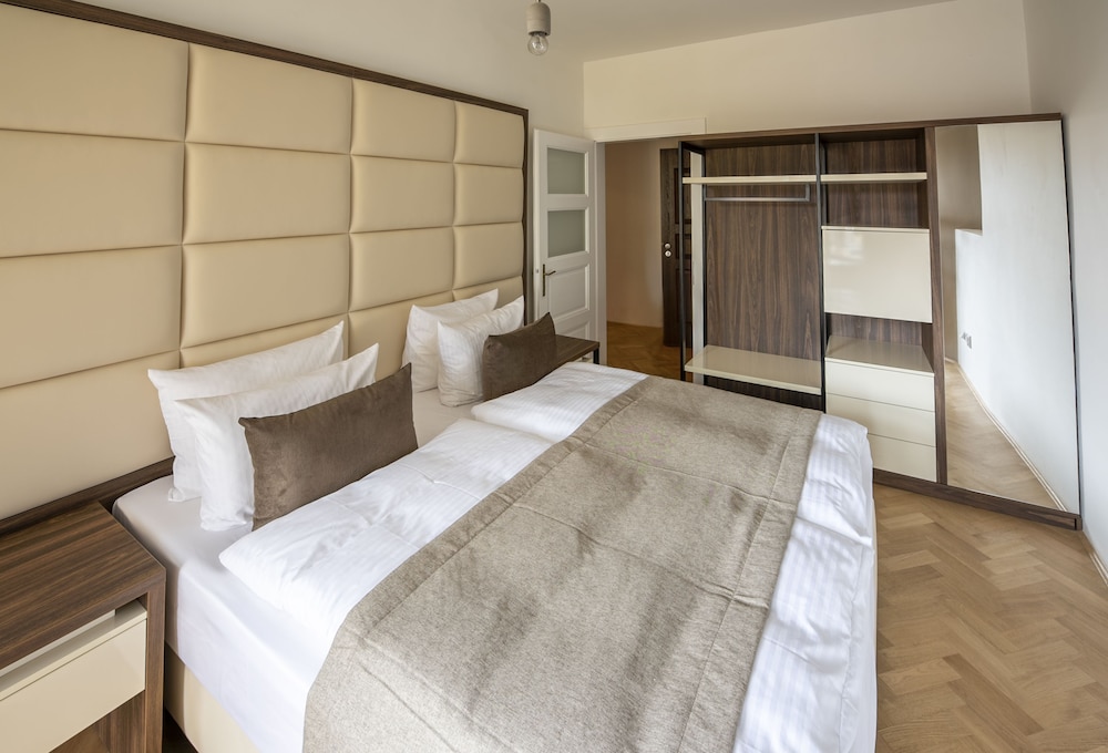 1 BEDROOM, SUPERIOR, SUITE