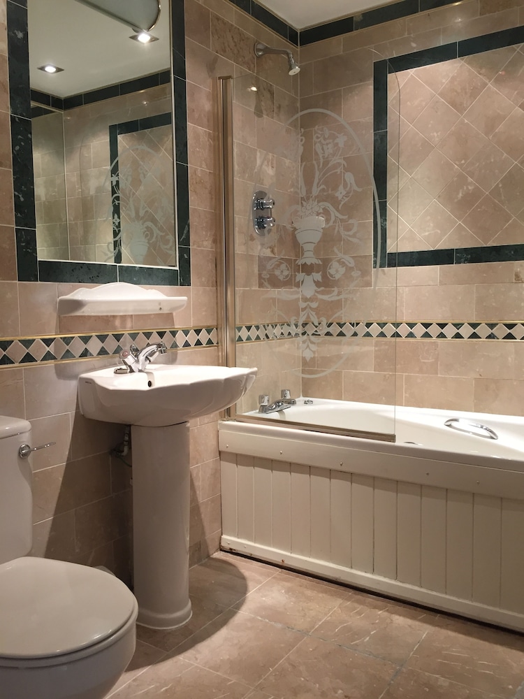 Brompton Hotel 36/60