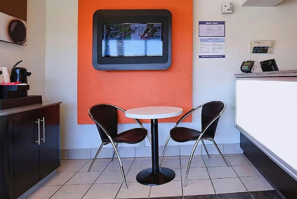 Super 8 by Wyndham Walnut Creek 24/35
