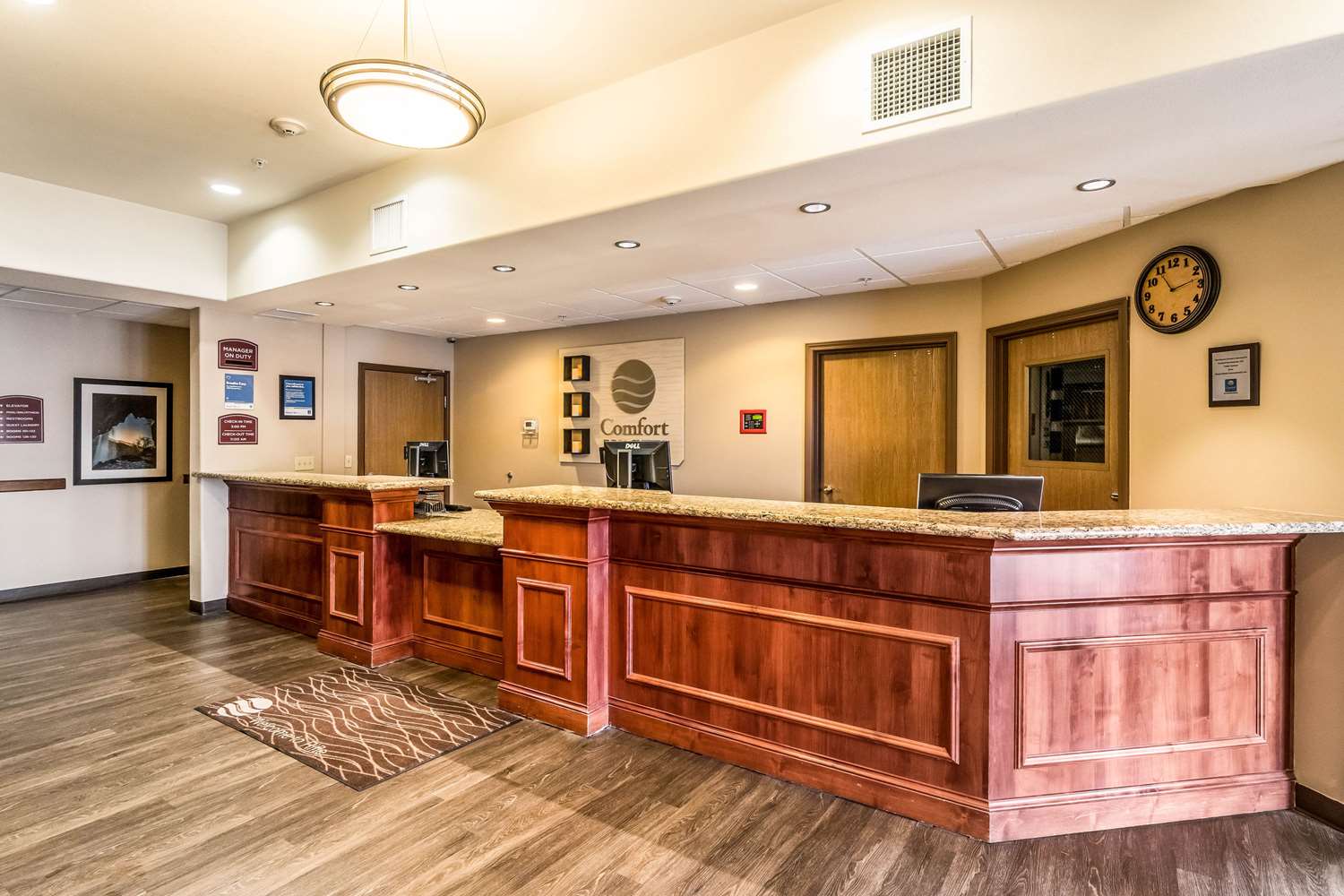Comfort Inn and Suites Rifle 9/49