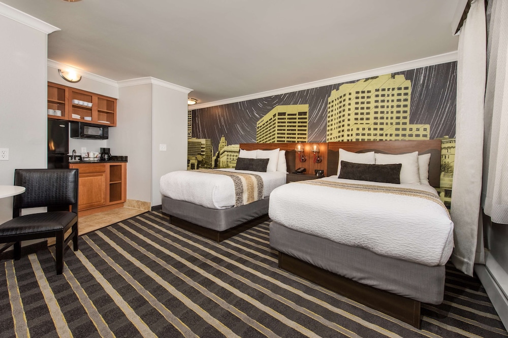 Best Western Plus Milwaukee West 8/45