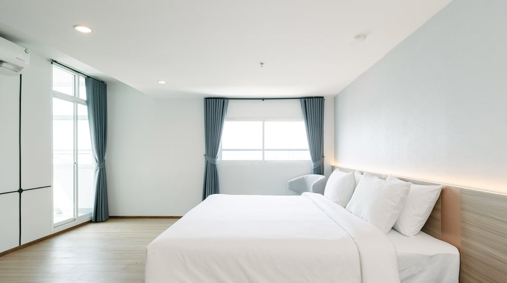 The Srivaree Airport Hotel 13/50
