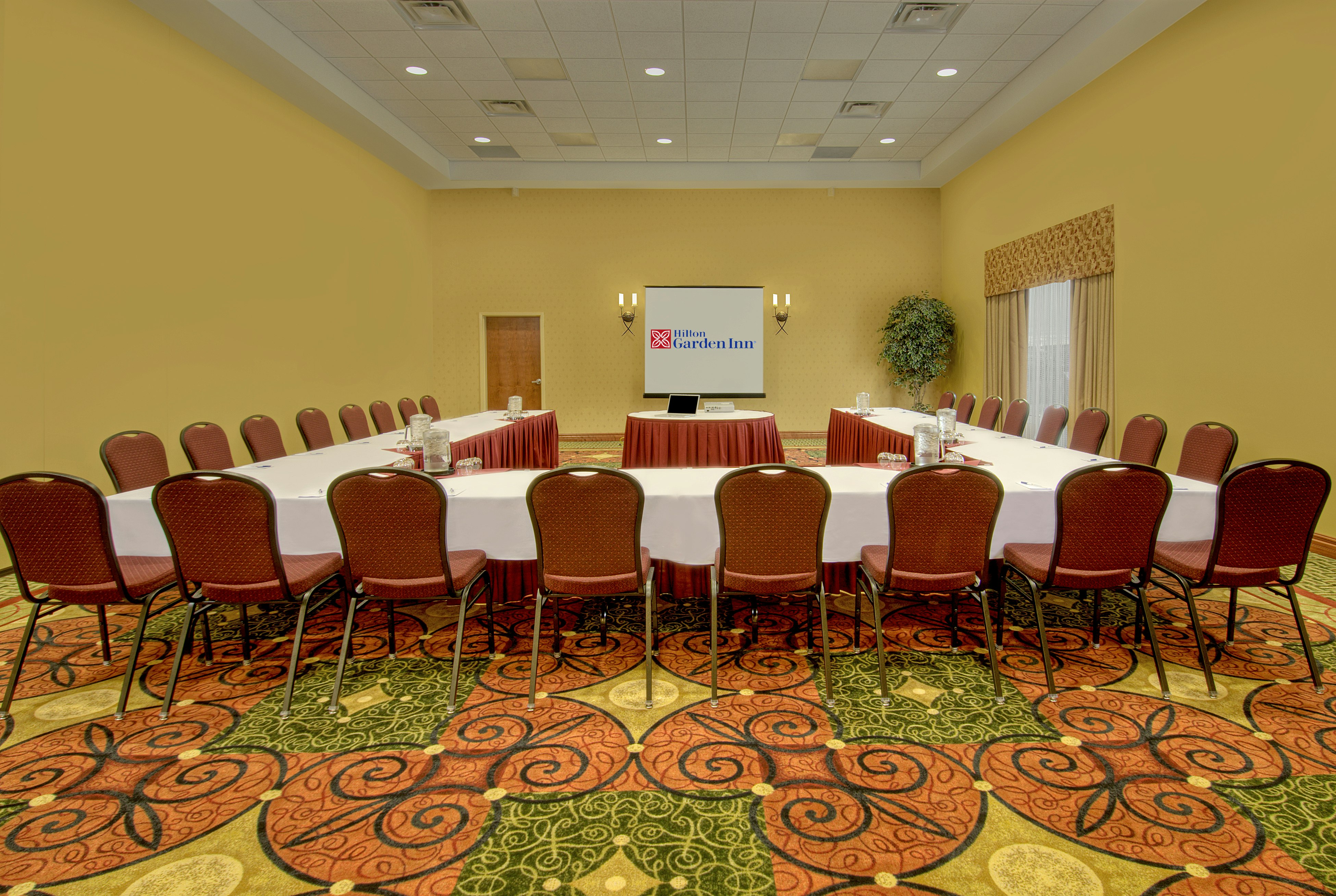 Hilton Garden Inn Ottawa Airport 75/86