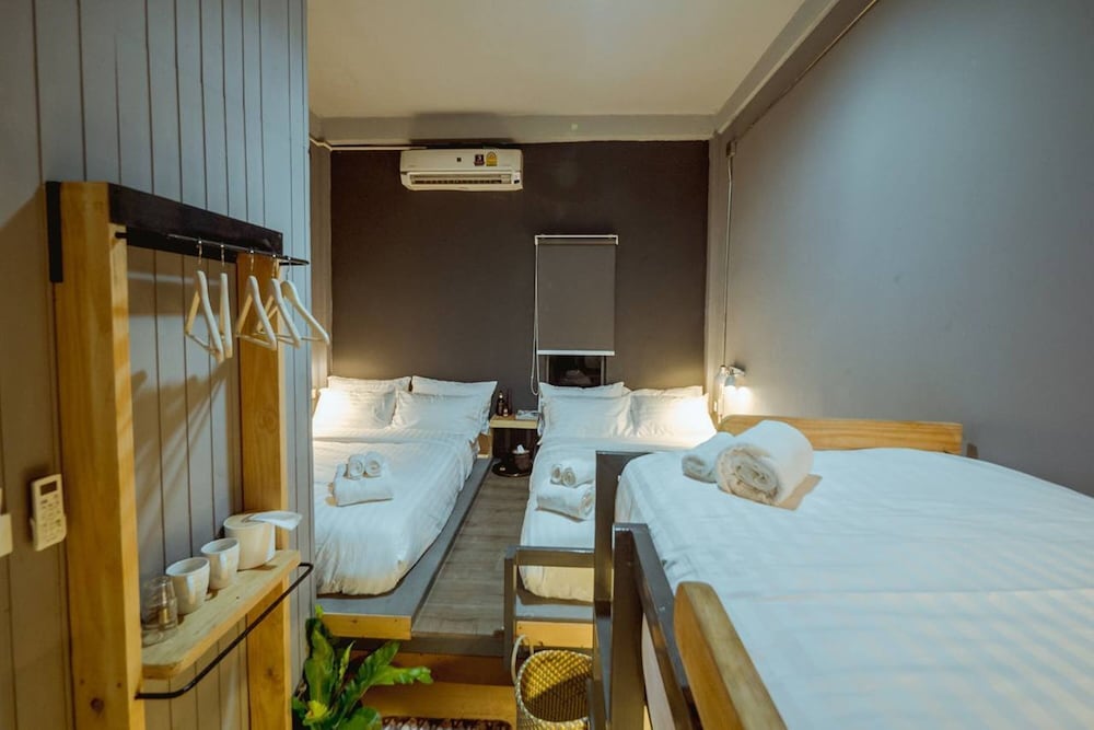 Zeds Hostel Bangkok 23/66