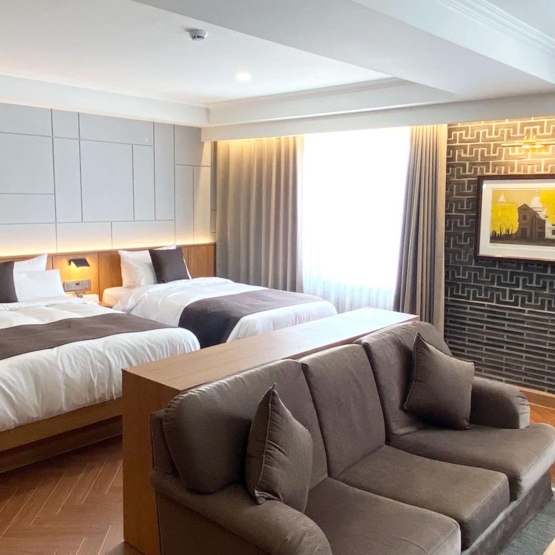Imperial, Suite, Lake View