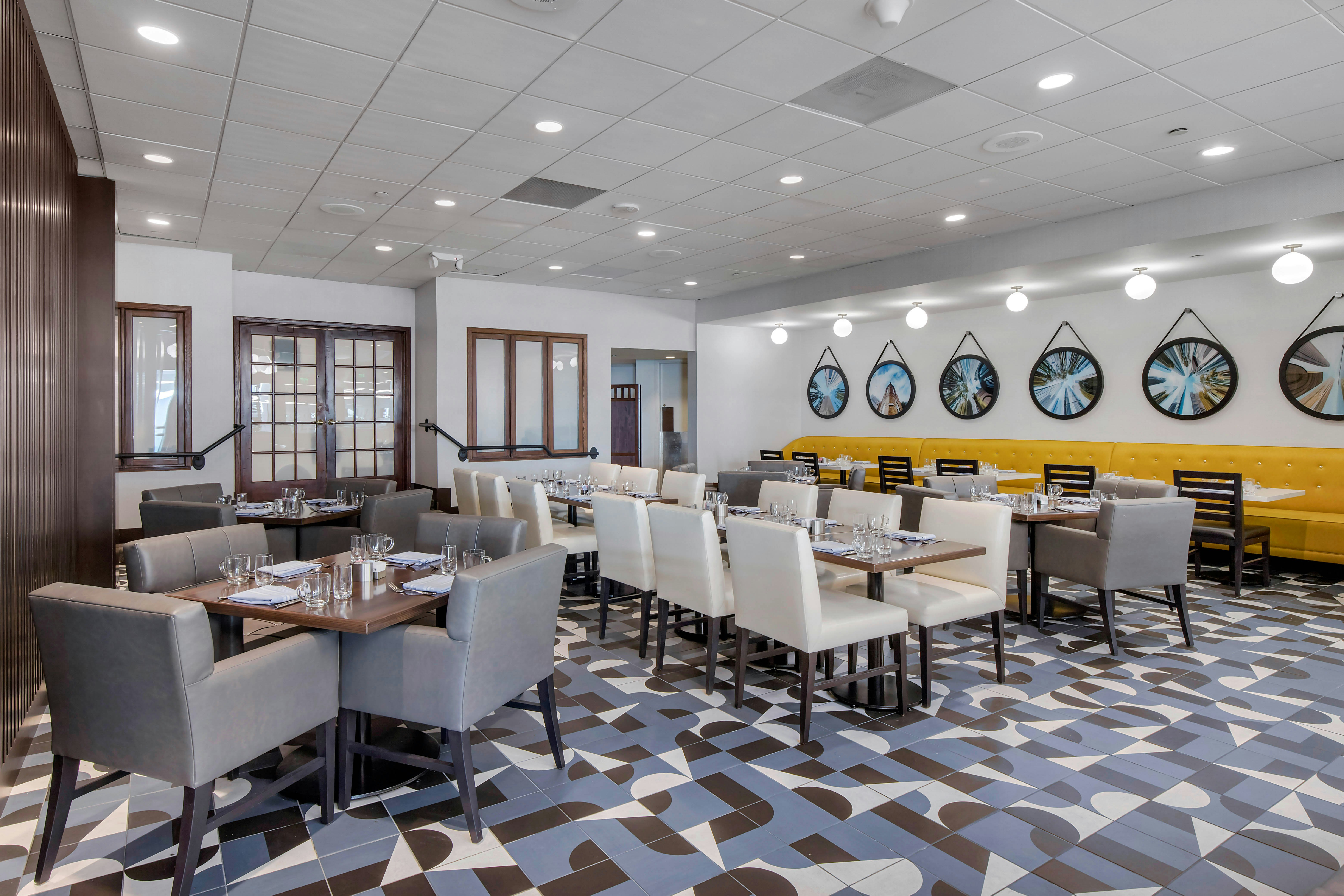 Omni Charlotte Hotel 66/70