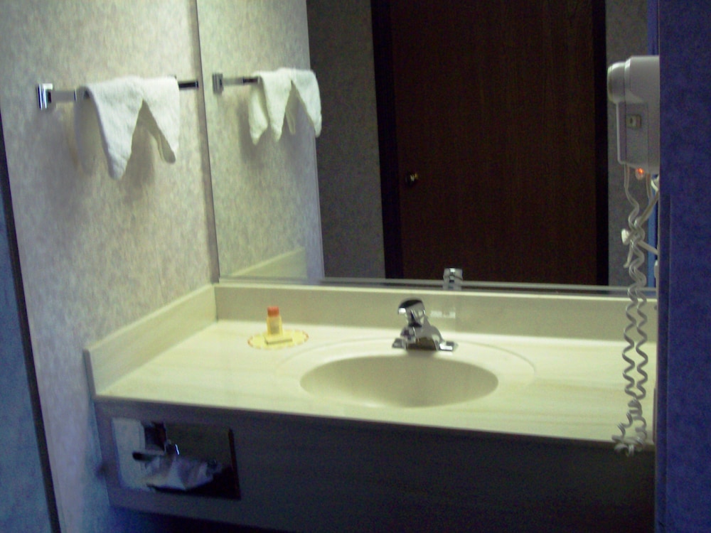 Days Inn By Wyndham Gallup 11/18