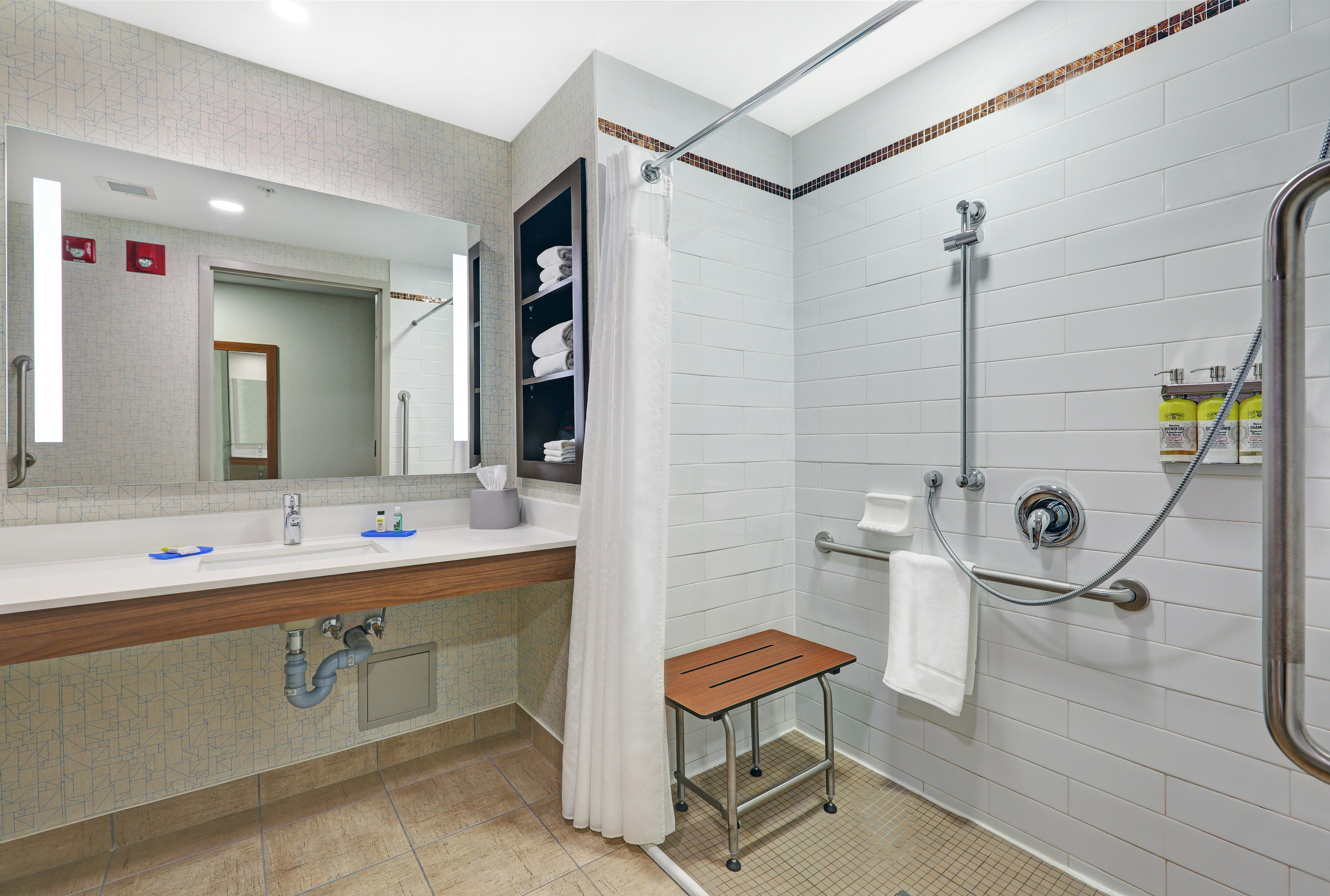 غرفة بسريرين كوين لذوي الإعاقة، Holiday Inn Express Hotel Suites Woodstock South 4/6