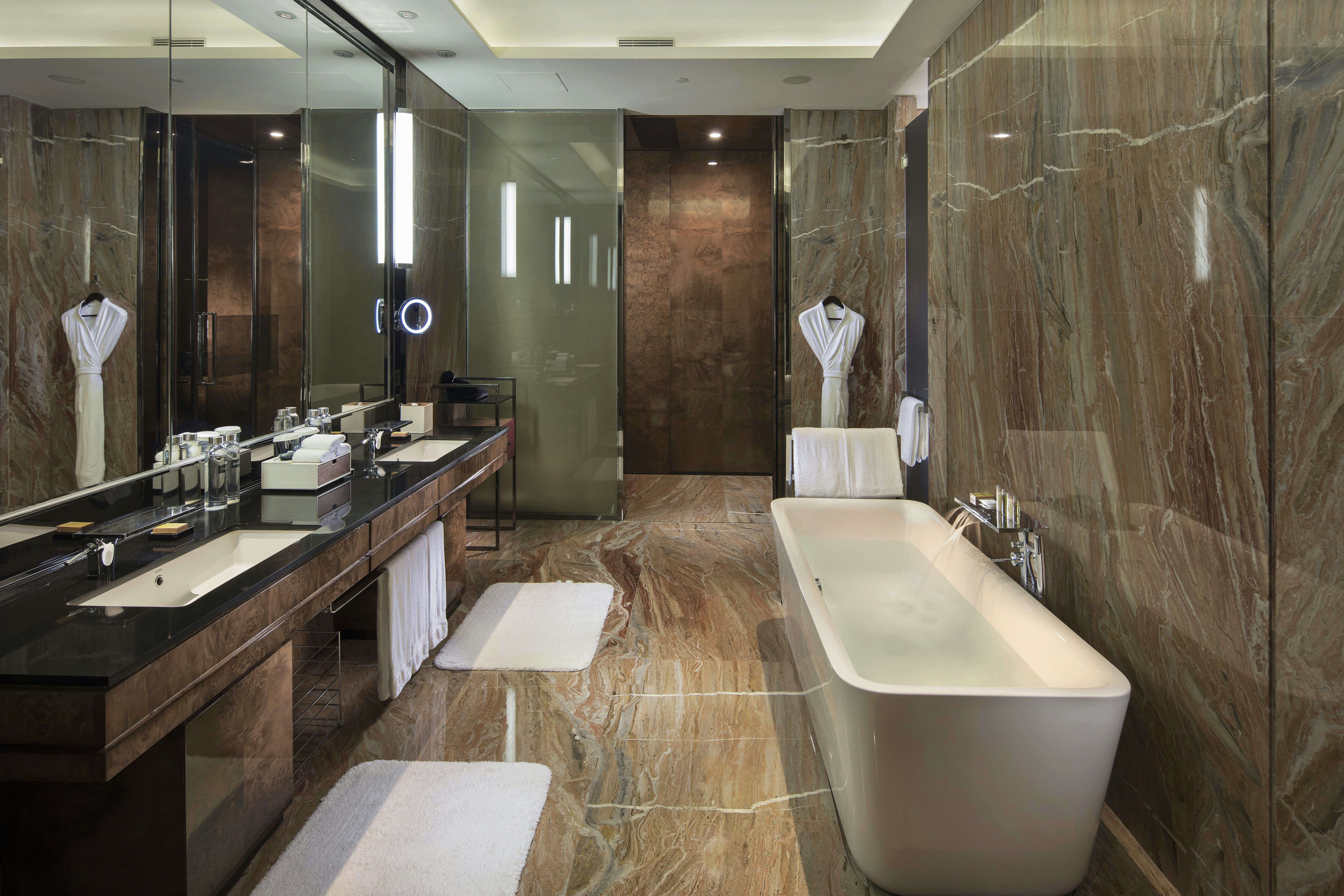 Hilton Guangzhou Tianhe 78/79