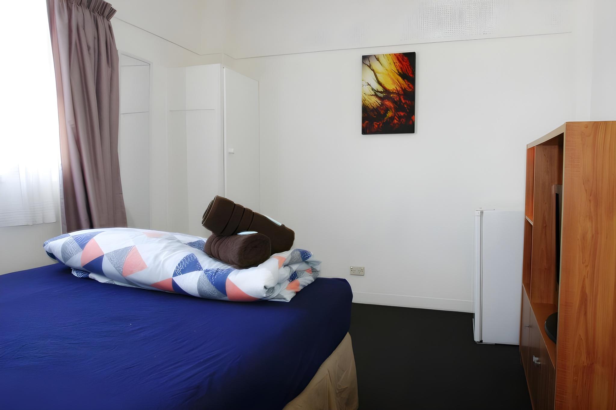 ROOM, DOUBLE BED, SHARED BATHROOM