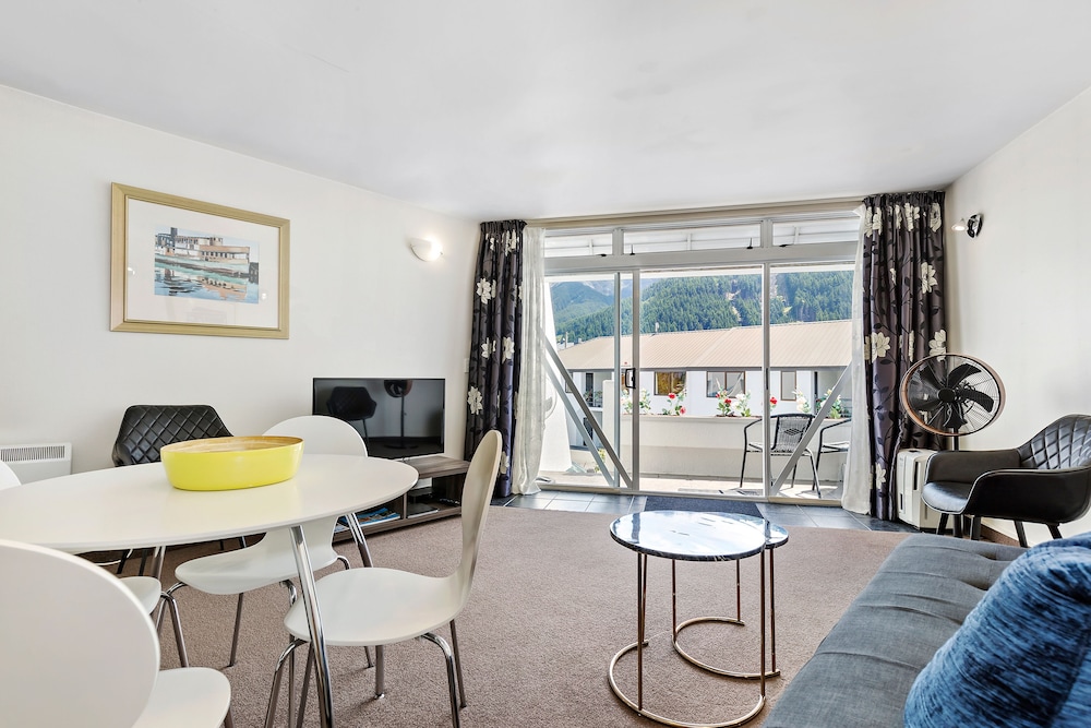 Amity Serviced Apartments 54/64