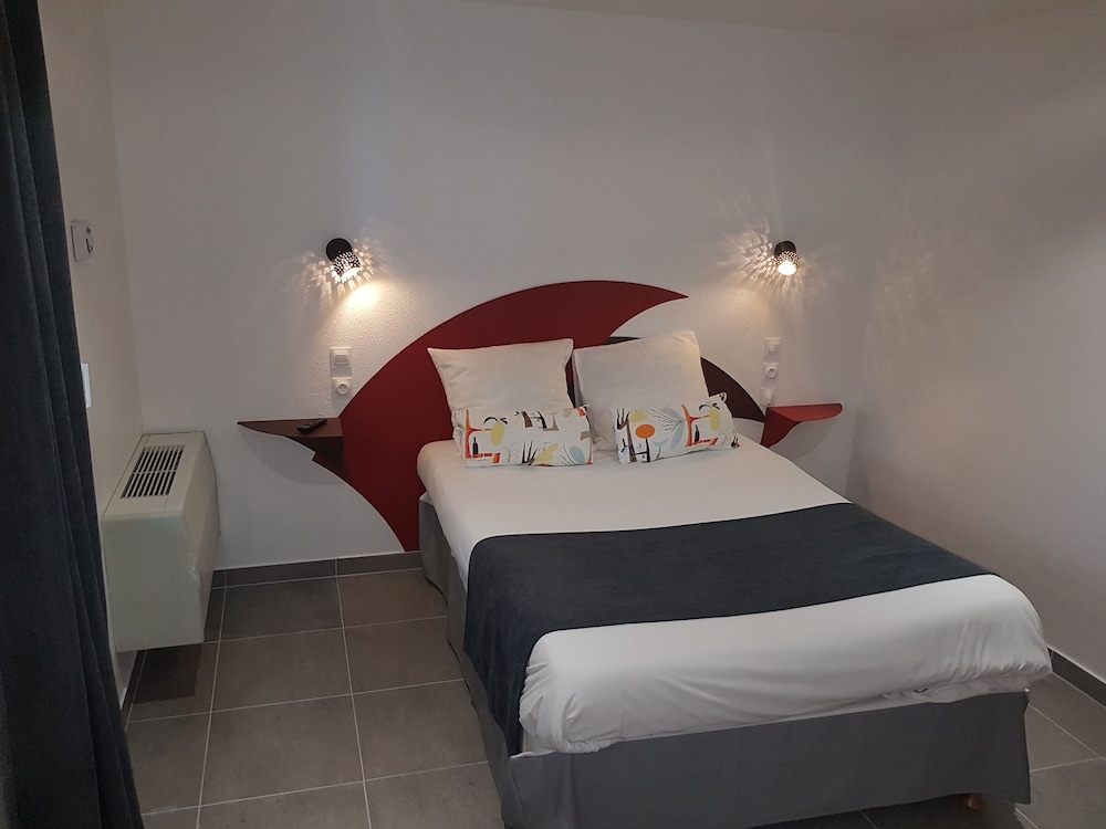 Brit Hotel Porte D Espagne 23/62