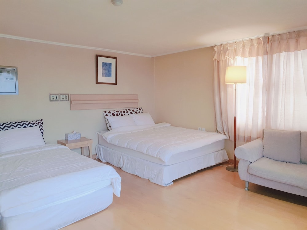 Good Inn Hotel 11/35