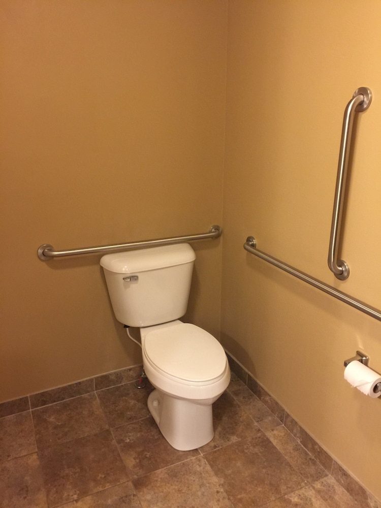 Cobblestone Inn and Suites Newton (ex. Boulders Inn & Suites) 54/55