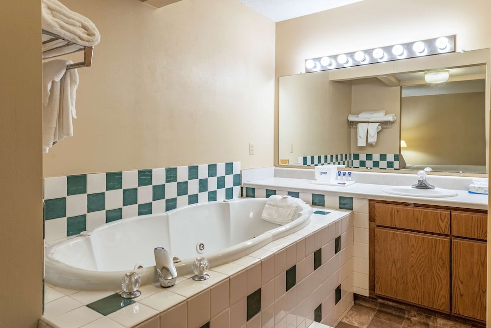 Americas Best Value Inn Suites St Marys 31/35