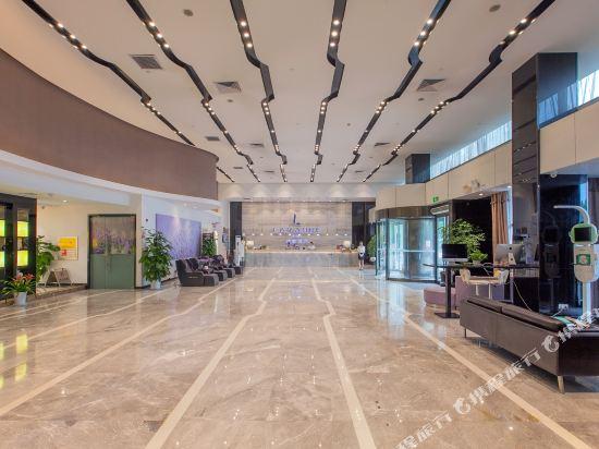 Lavande Hotel (Wuhan High-speed Railway Station) 24/48