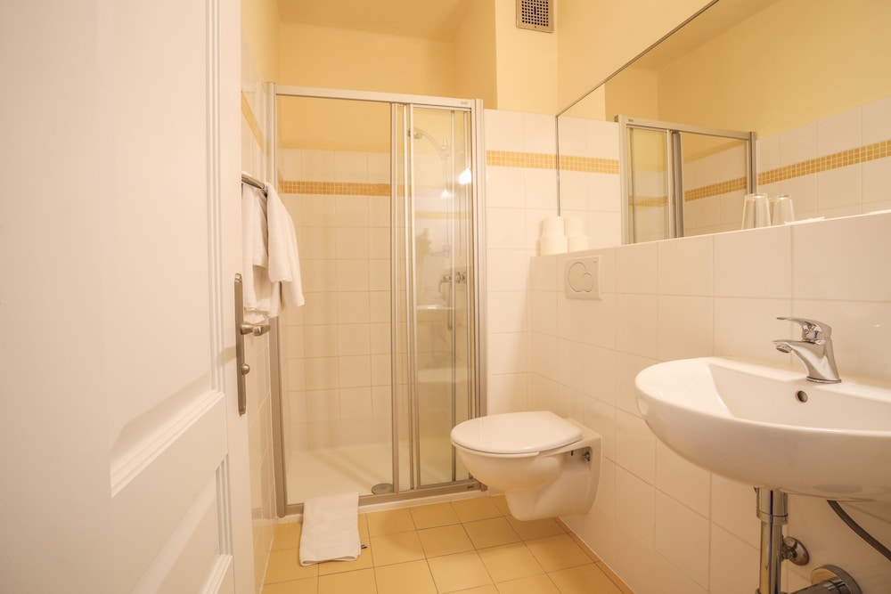 Kavalerie Hotel 33/37